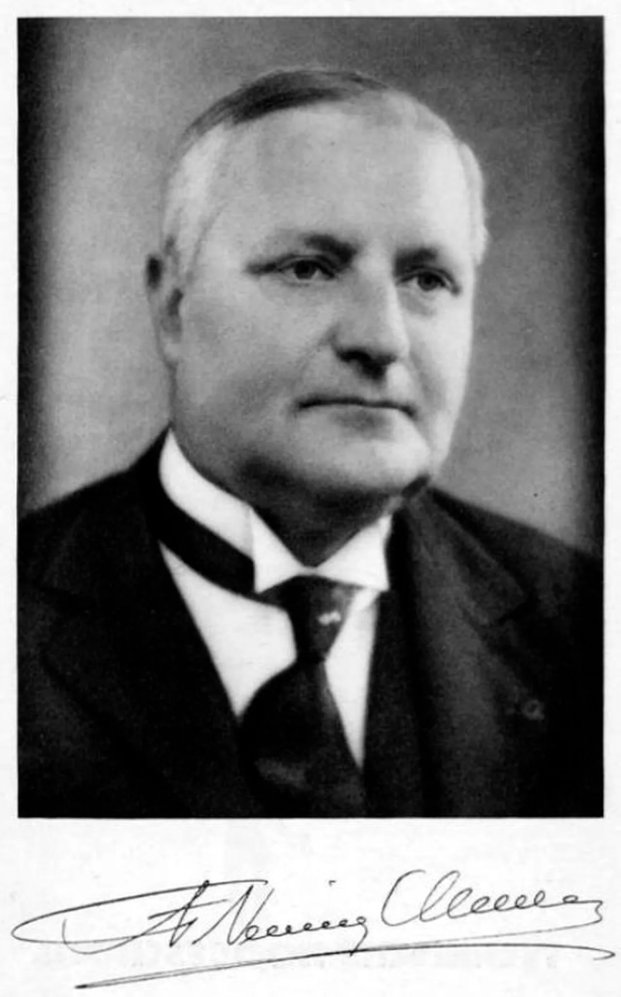 Portrait of Felix Andries Vening-Meinesz (1887–1966) – memorial page