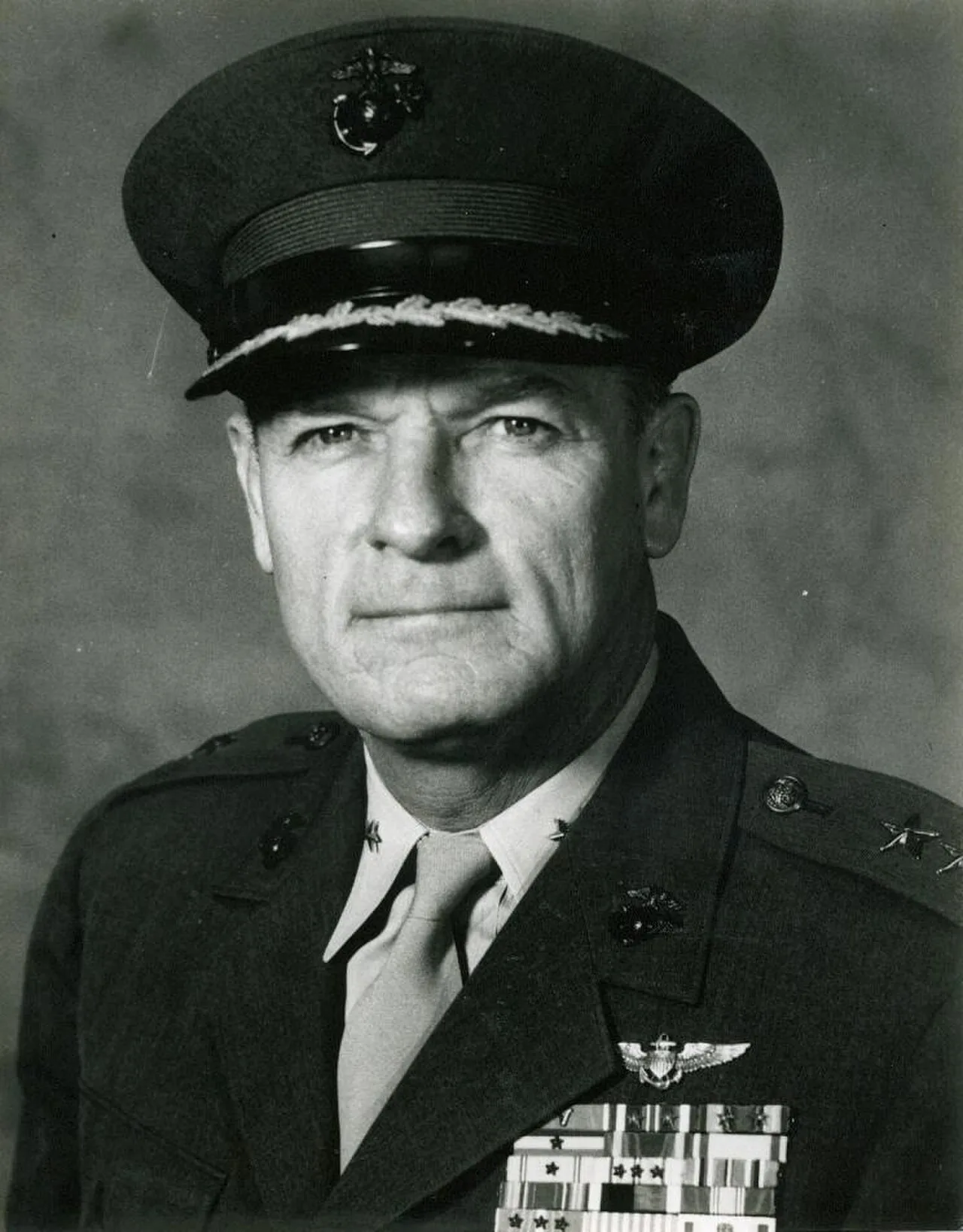 Porträt von Louis Robertshaw (1912–2003) – Gedenkseite