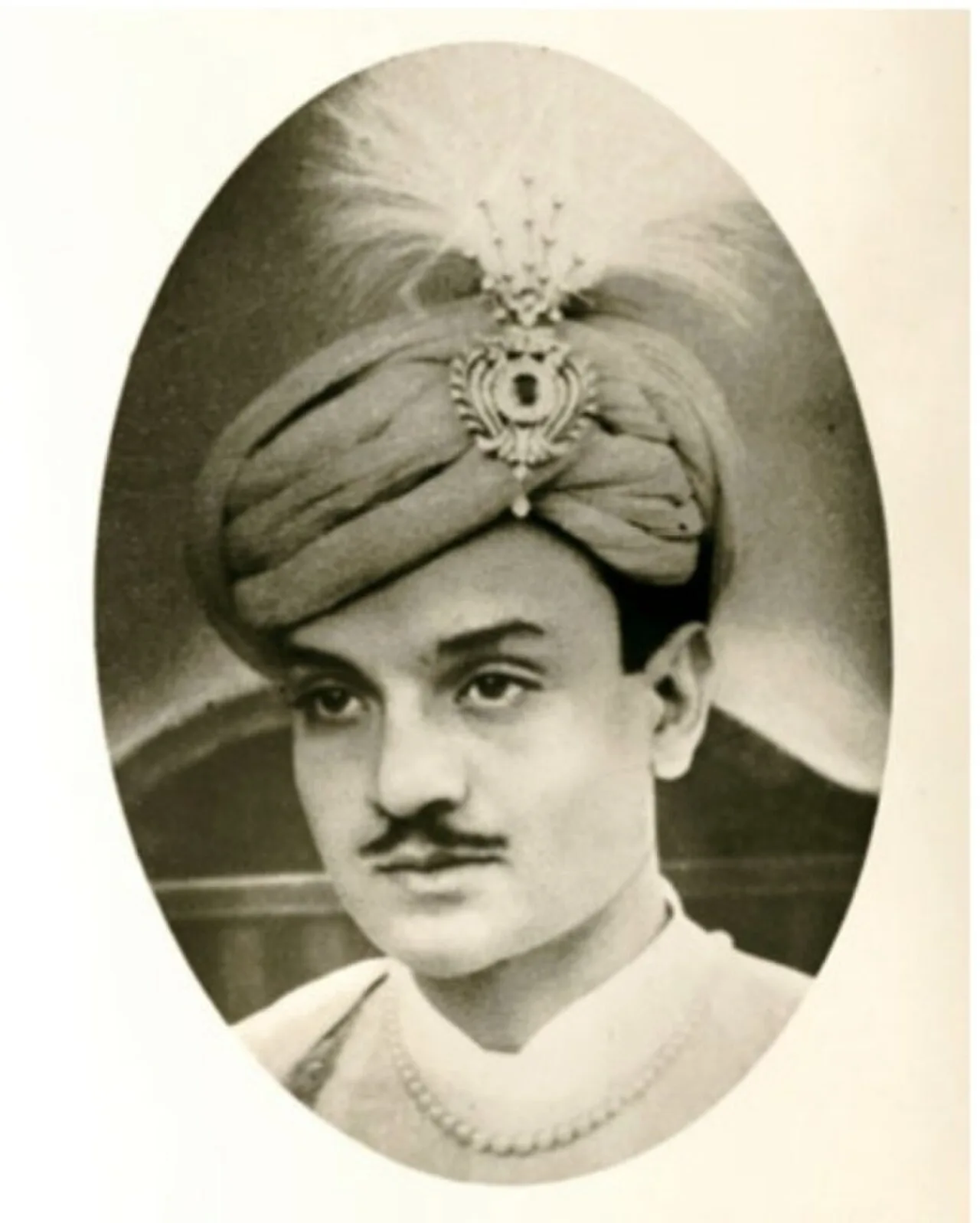 Porträt von Meghrajji III of Dhrangadhra (1923–2010) – Gedenkseite