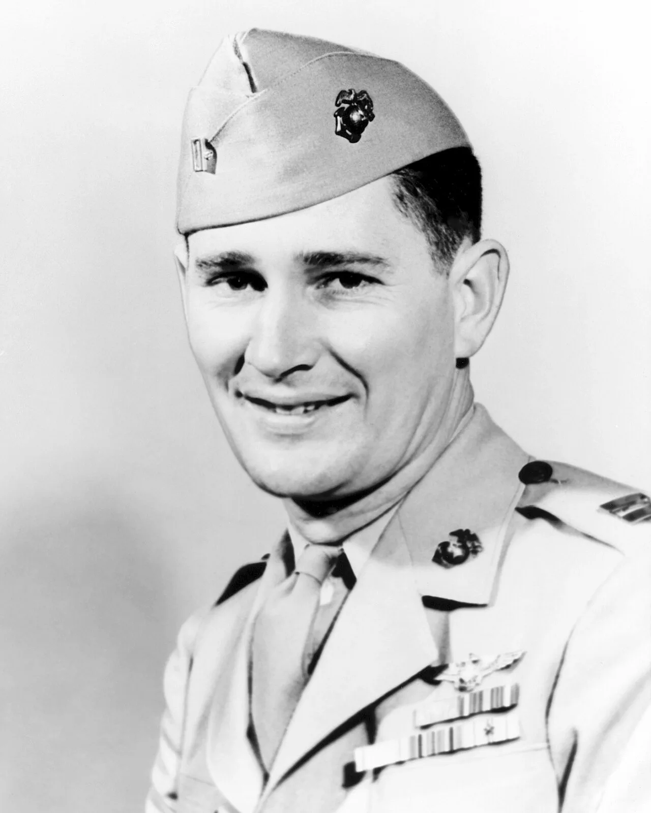 Porträt von Joe Foss (1915–2003) – Gedenkseite