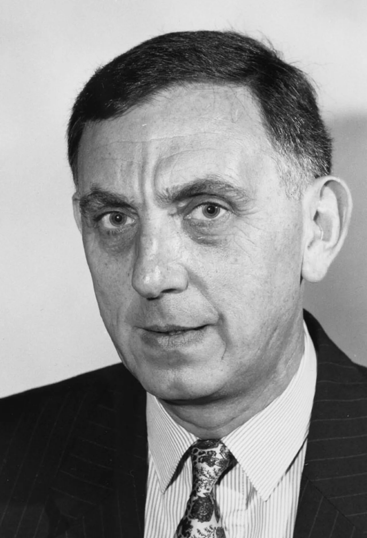 Portrait of Michael Leifer (1933–2001) – memorial page