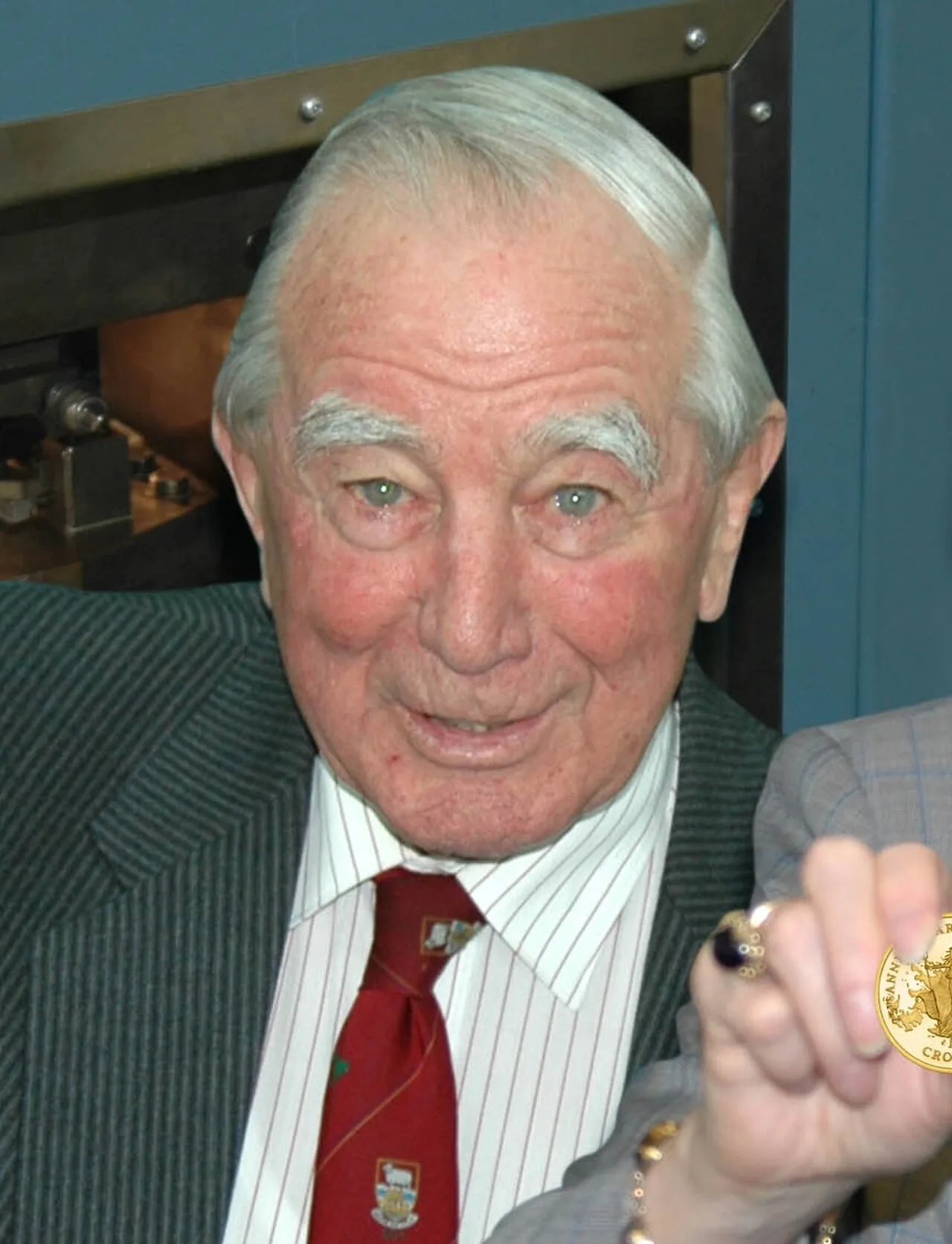 Portrait of Rex Hunt (1926–2012) – memorial page