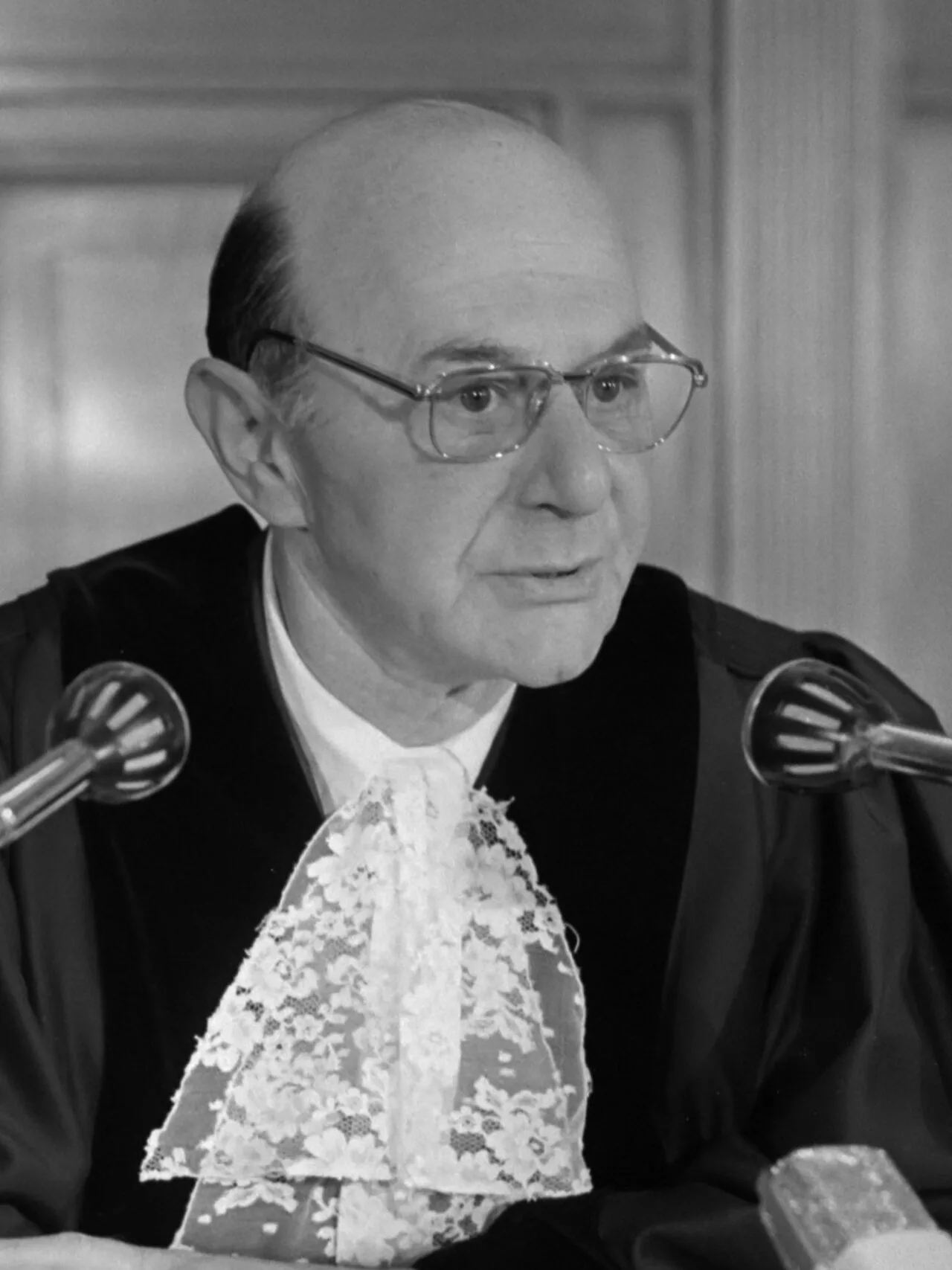 Portrait of Manfred Lachs (1914–1993) – memorial page