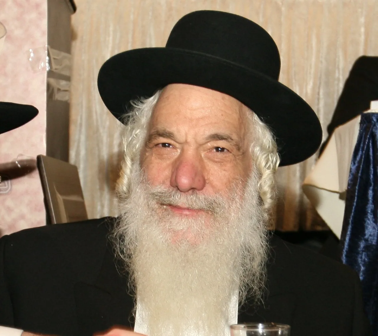 Porträt von Barukh Shemuʼel ha-Kohen Doiṭsh (1942–2025) – Gedenkseite