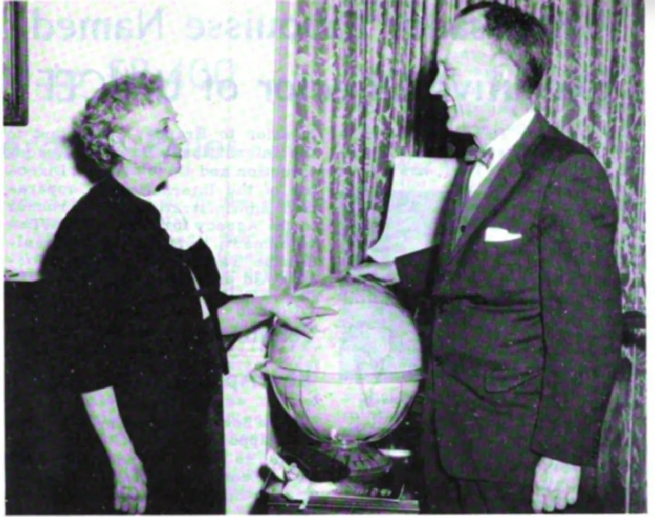 Porträt von Muna Lee (1895–1965) – Gedenkseite