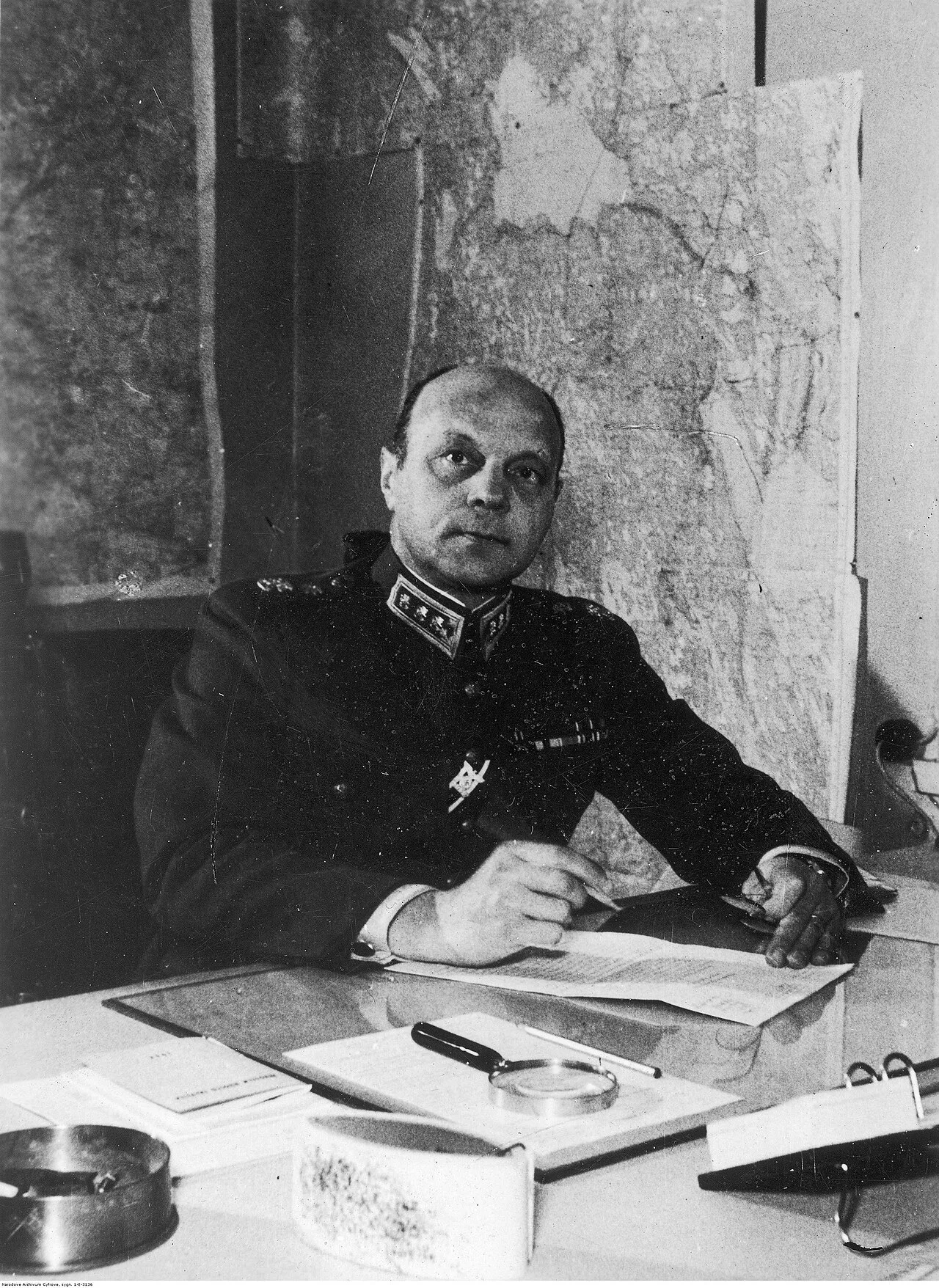 Portrait of Axel Erik Heinrichs (1890–1965) – memorial page