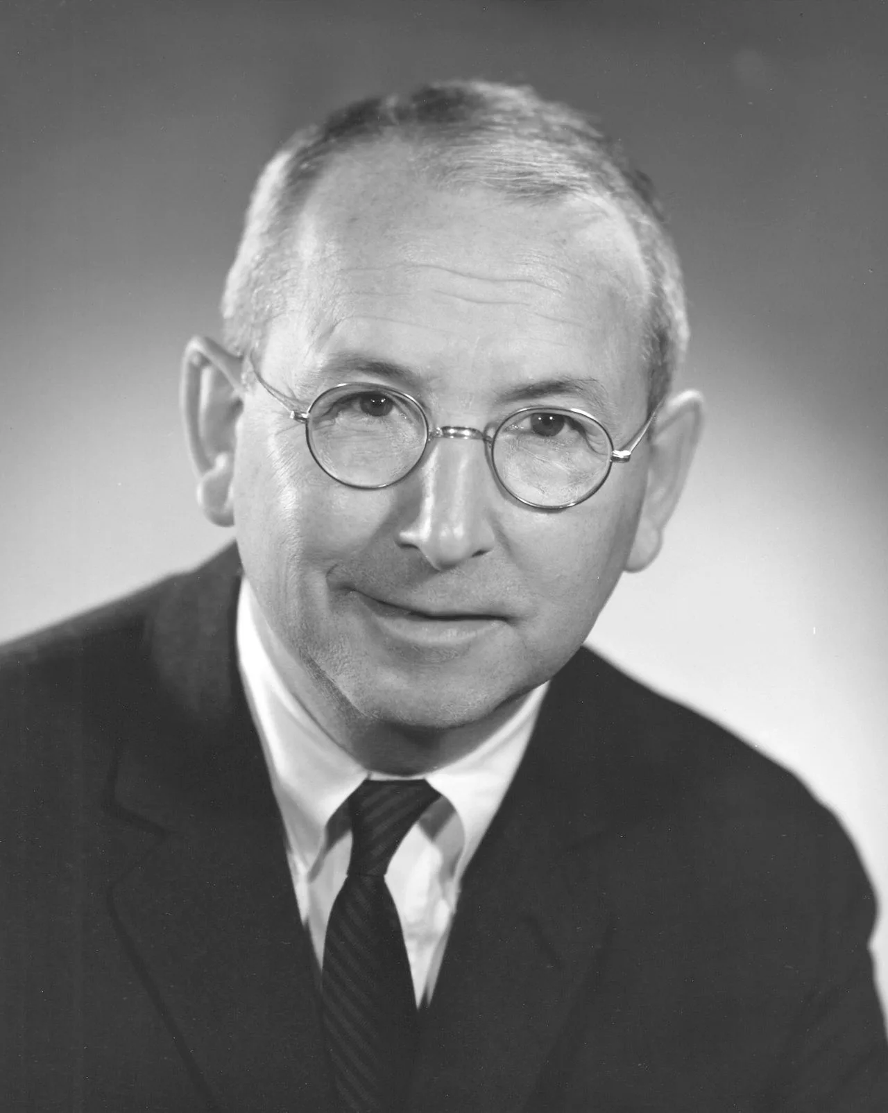 Portrait of Paul D. MacLean (1913–2007) – memorial page