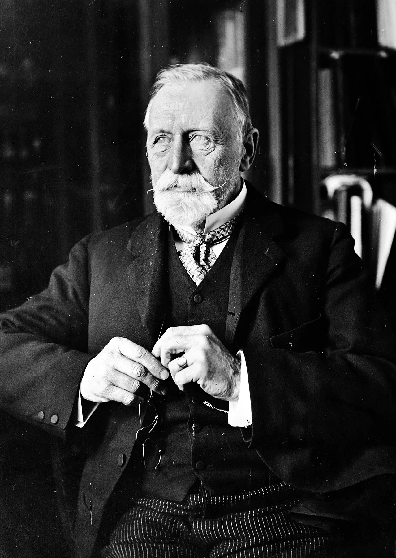 Portrait of Thomas Clifford Allbutt (1836–1925) – memorial page