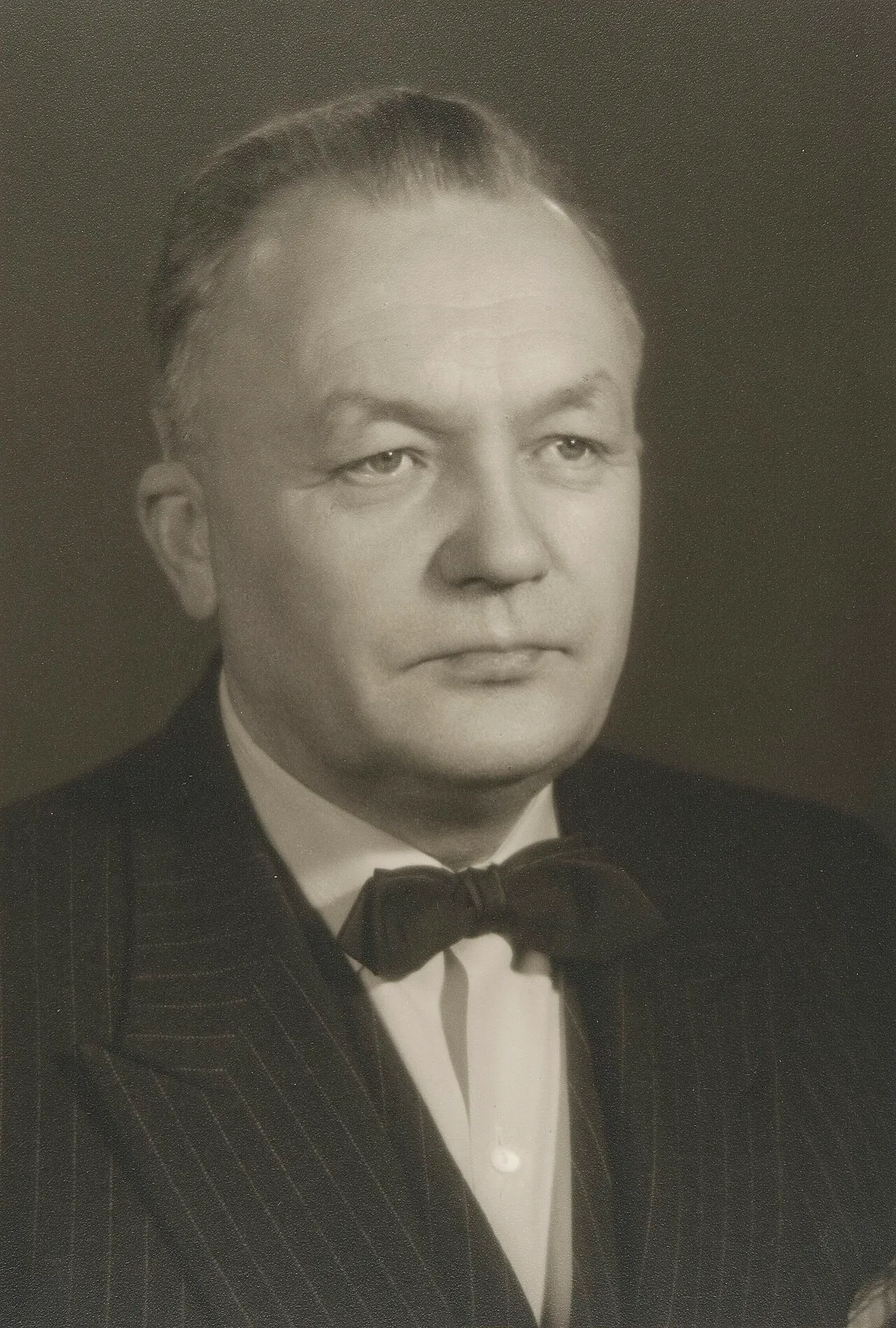 Portrait of Vieno Sukselainen (1906–1995) – memorial page