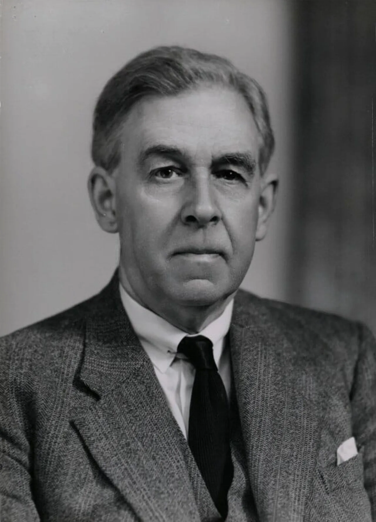 Portrait of Gordon Dobson (1889–1976) – memorial page