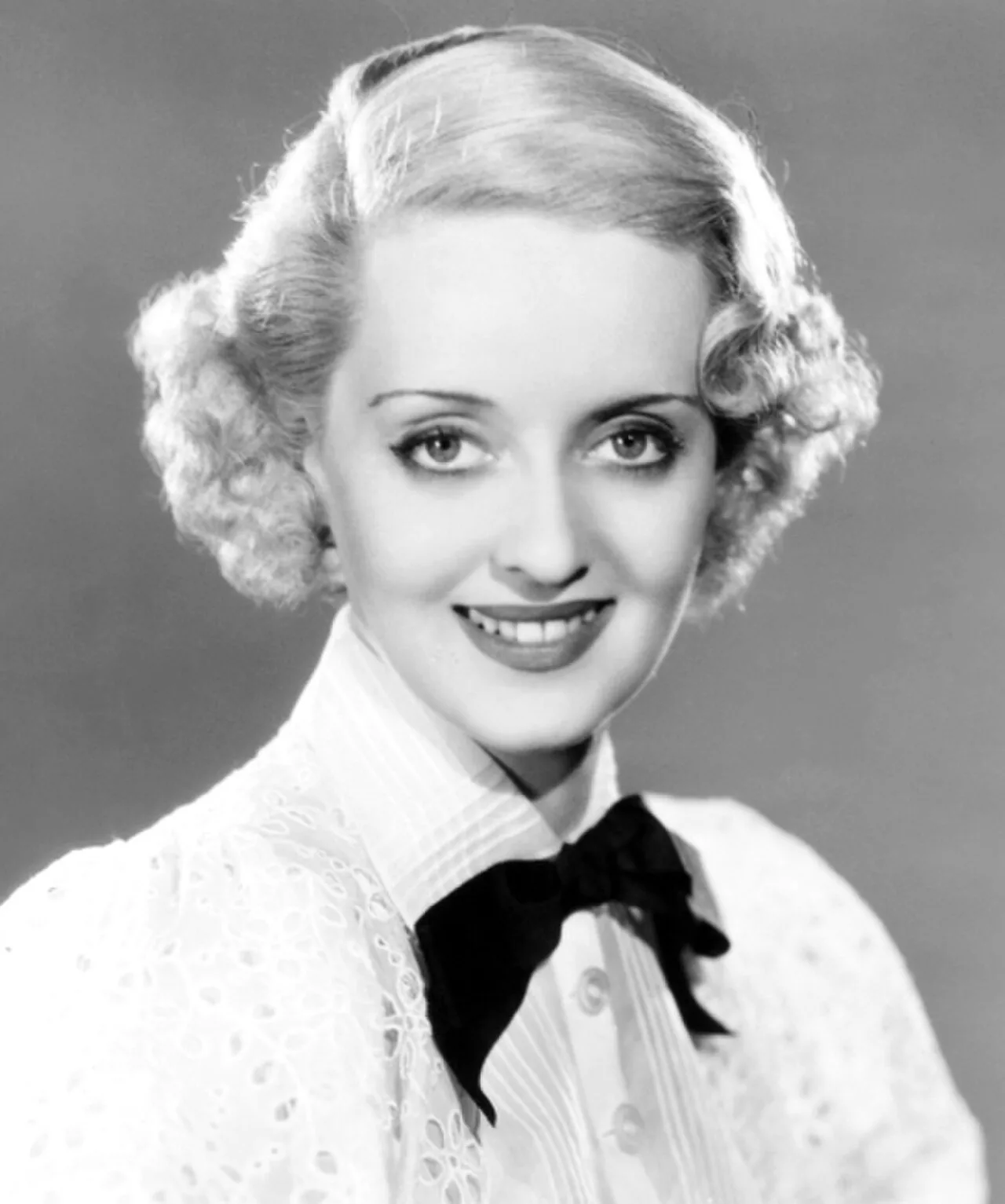 Porträt von Bette Davis (1908–1989) – Gedenkseite