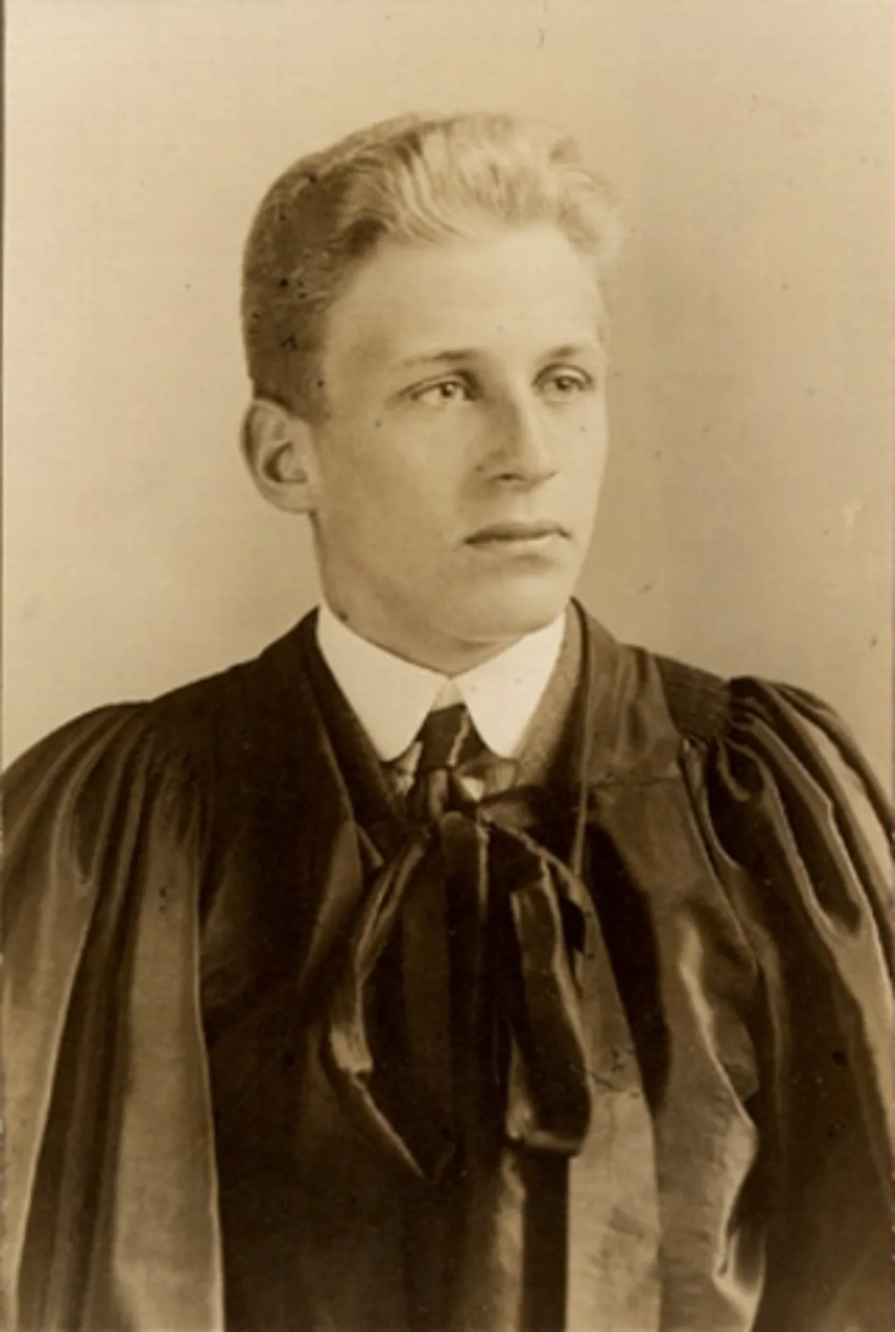 Portrait of Perreault Casgrain (1898–1981) – memorial page
