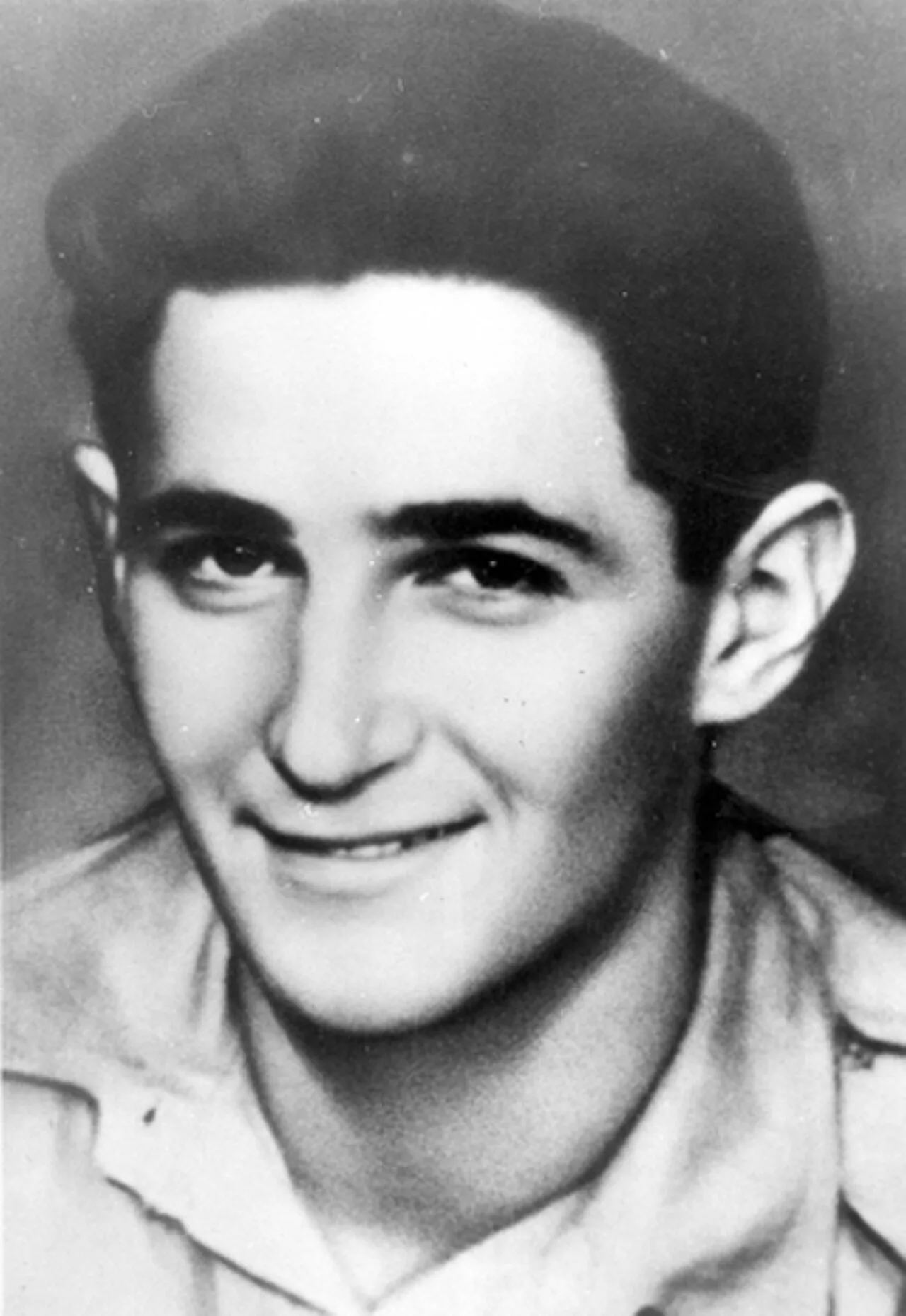 Portrait of Perec Goldstein (1923–1945) – memorial page