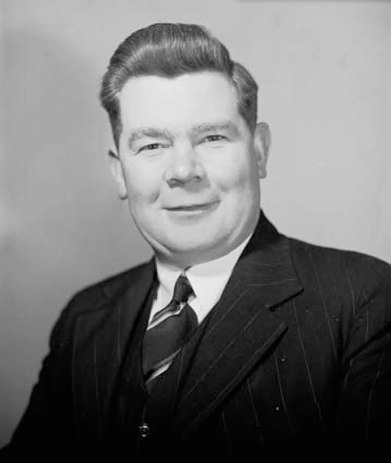 Portrait of Reg Wright (1905–1990) – memorial page