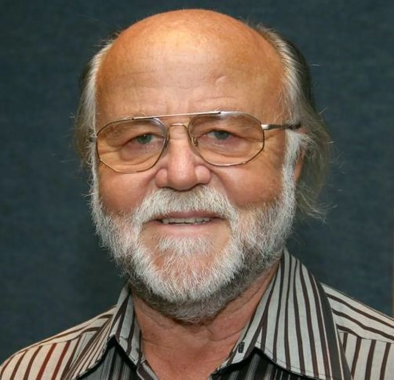 Porträt von Péter Haumann (1941–2022) – Gedenkseite