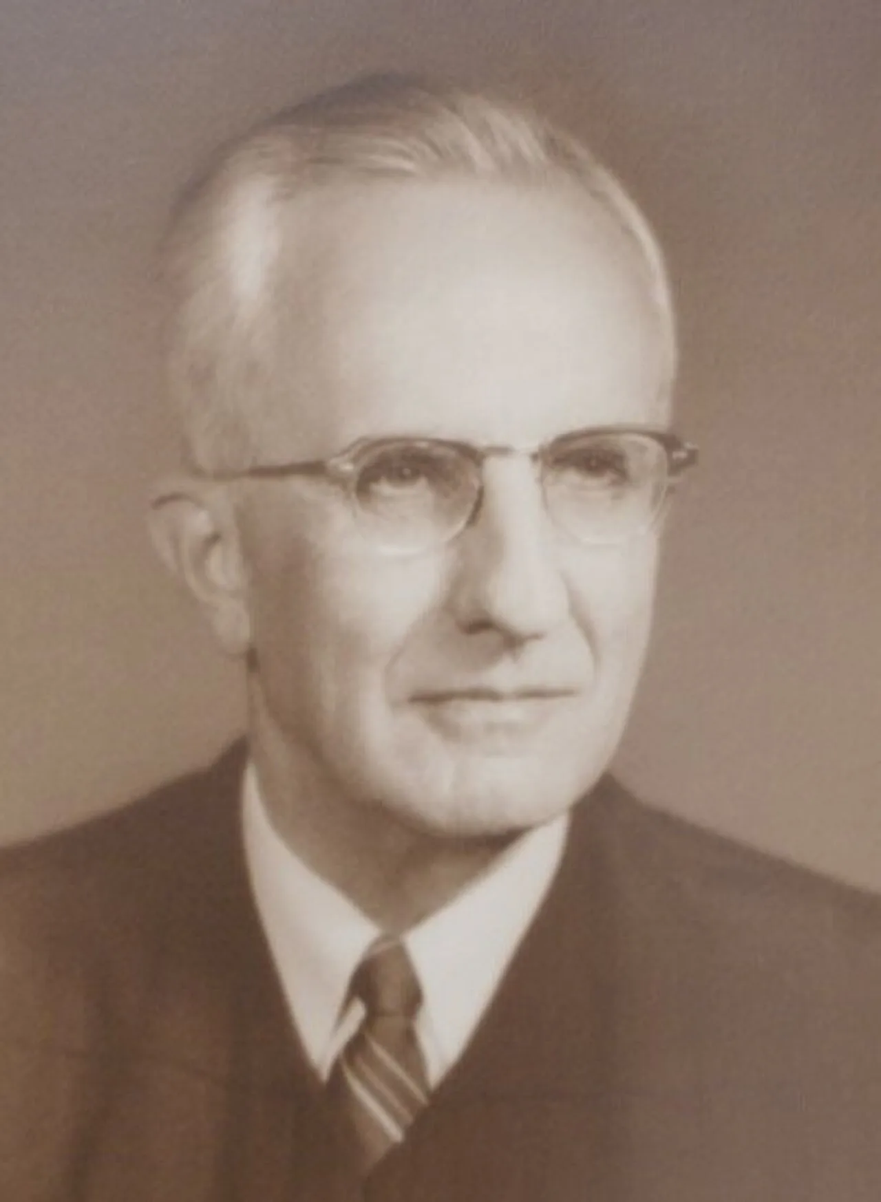 Portrait of Robert Van Pelt (1897–1988) – memorial page