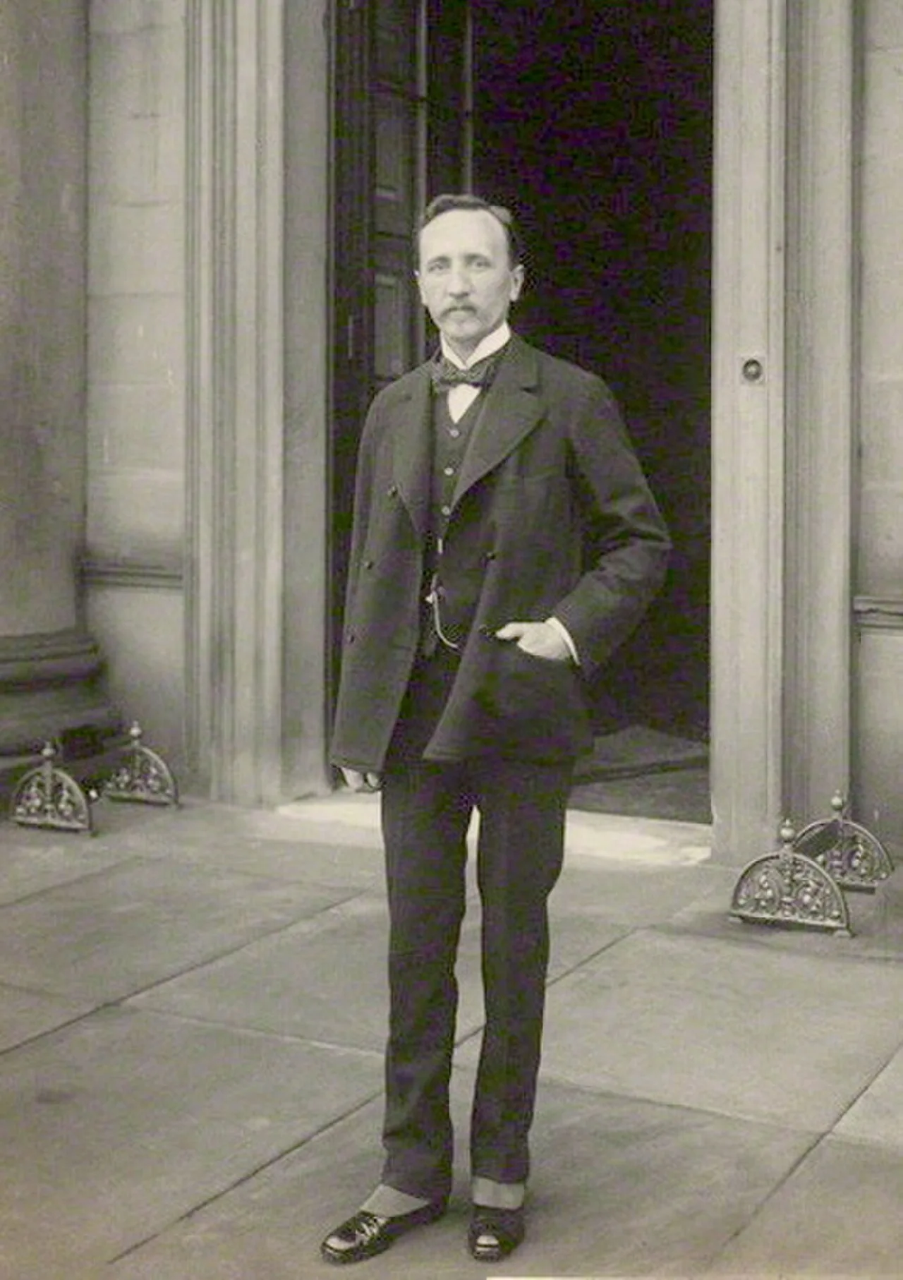 Porträt von Robert Windsor-Clive, 1. Earl of Plymouth (1857–1923) – Gedenkseite