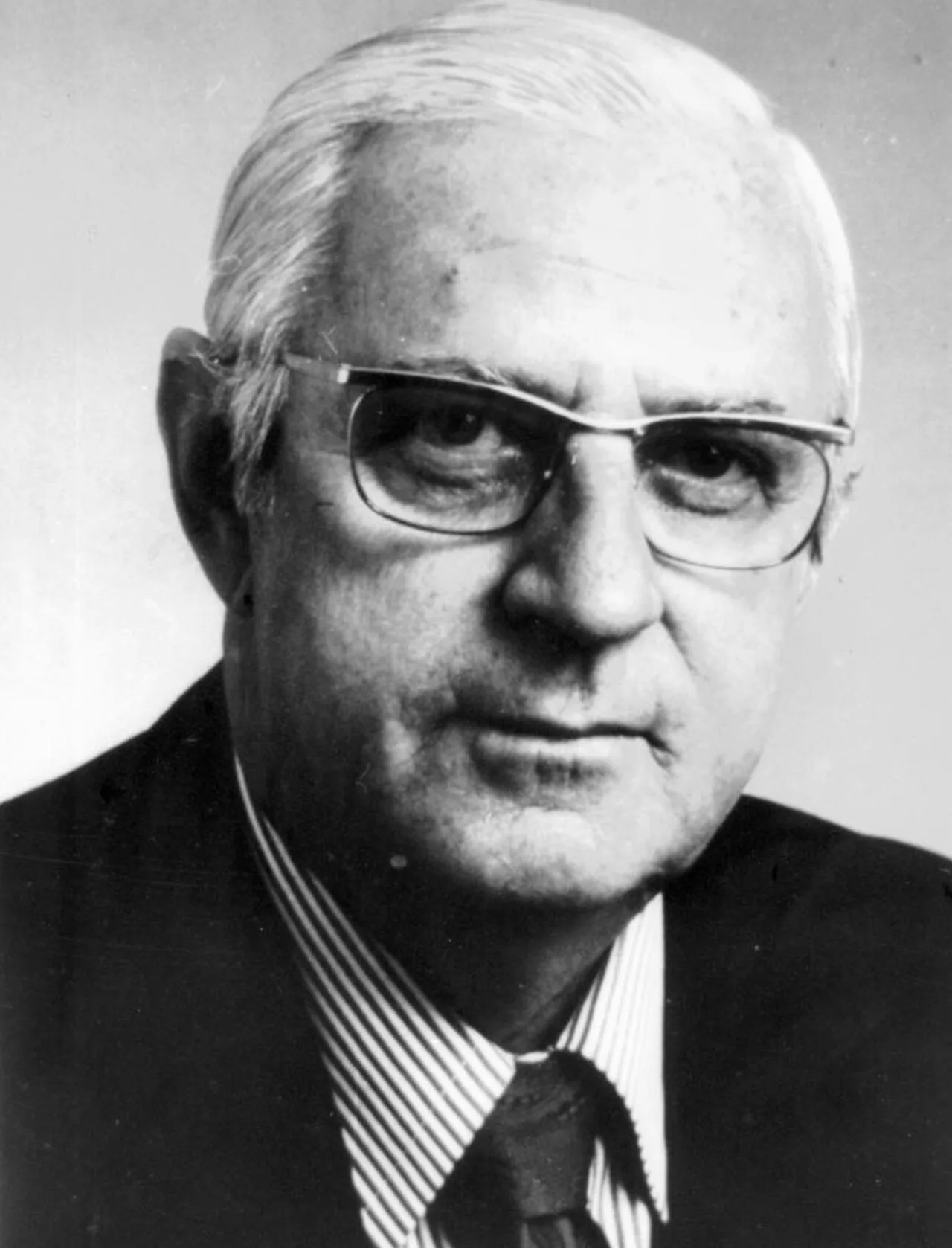 Porträt von Ron McAuliffe (1918–1988) – Gedenkseite