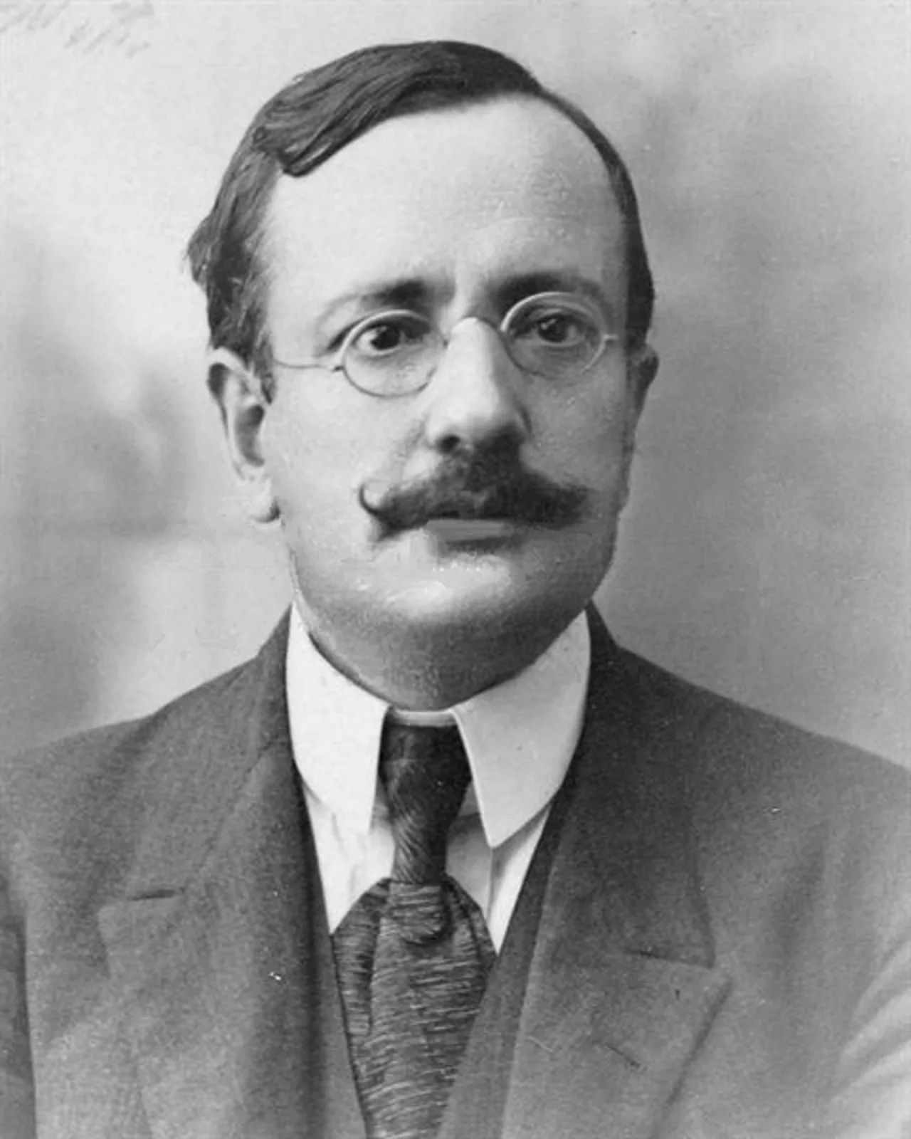 Porträt von Vitorino de Carvalho Guimarães (1876–1957) – Gedenkseite