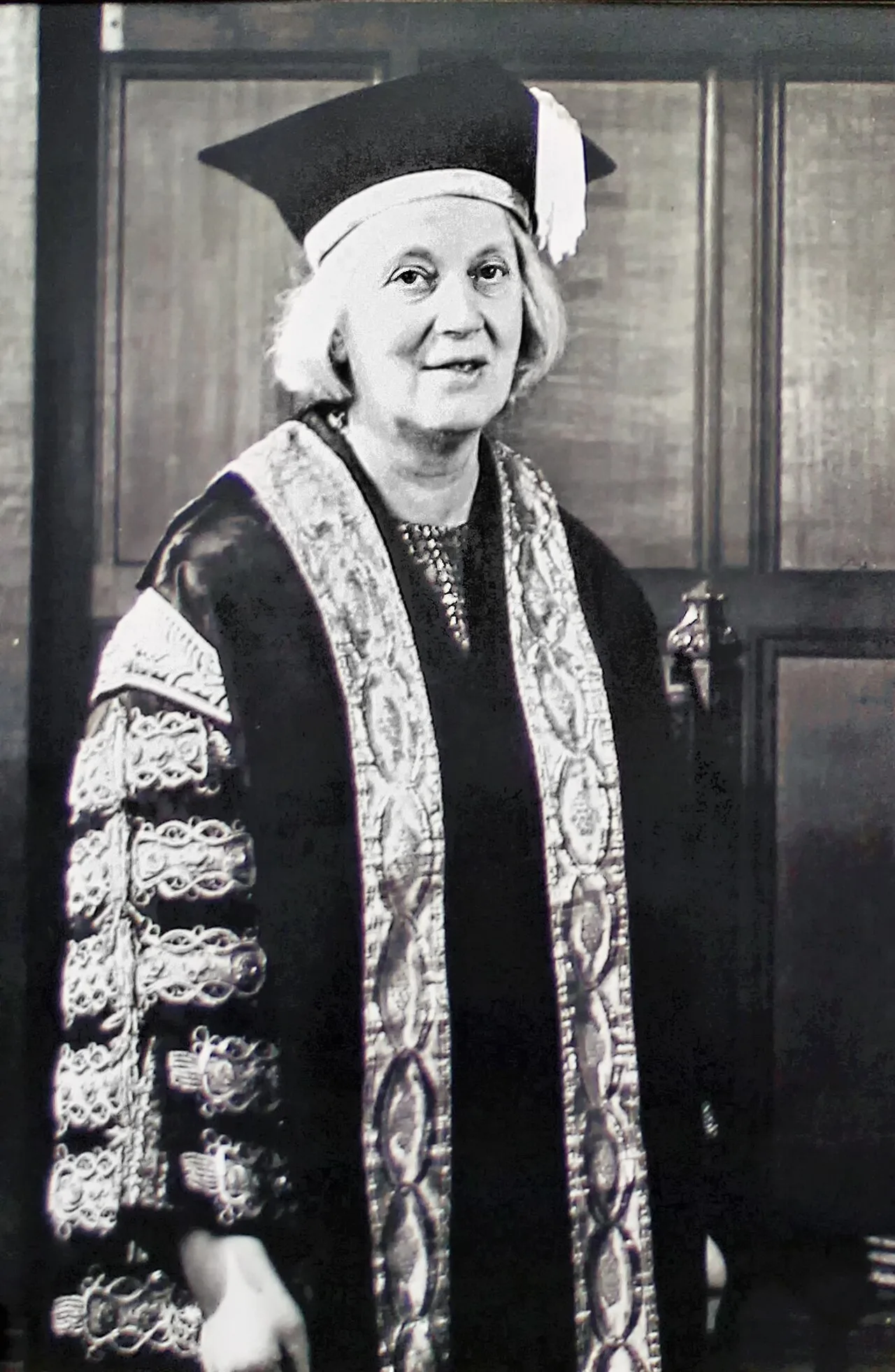 Portrait of Dorothy Crowfoot Hodgkin (1910–1994) – memorial page