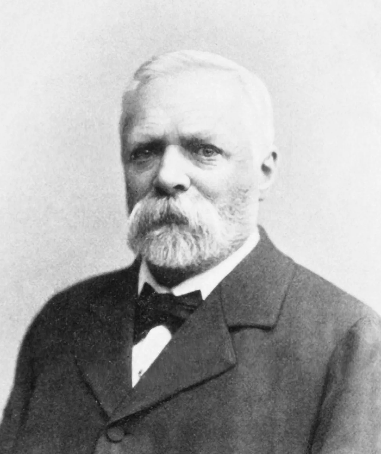 Portrait of Carl von Voit (1831–1908) – memorial page