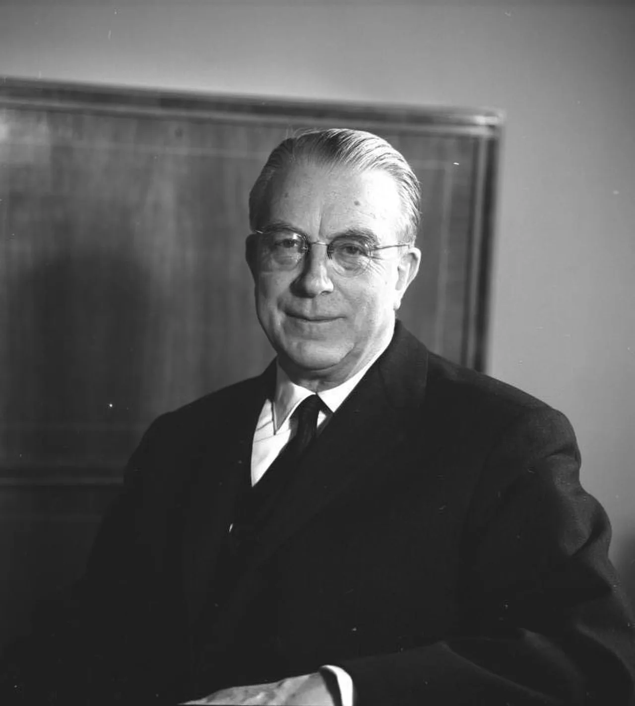 Portrait of Hans Globke (1898–1973) – memorial page