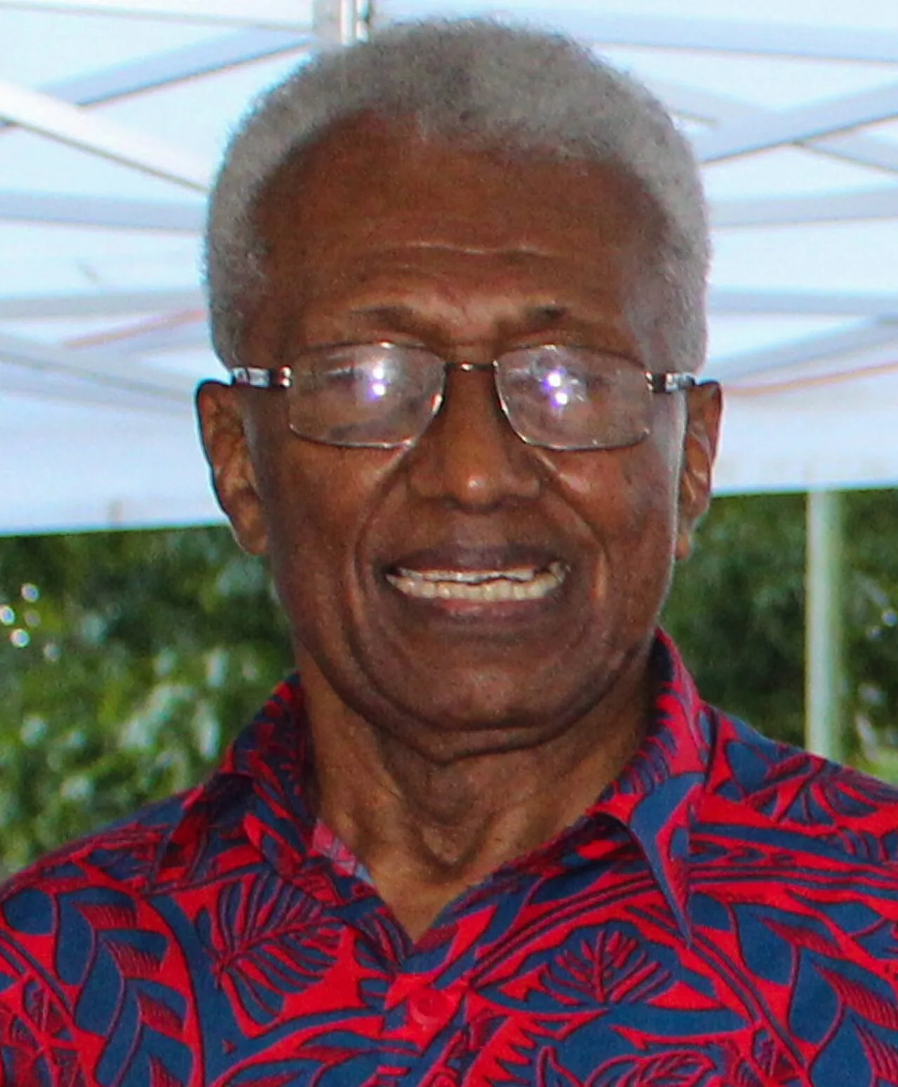 Porträt von Tupeni Baba (1942–2024) – Gedenkseite