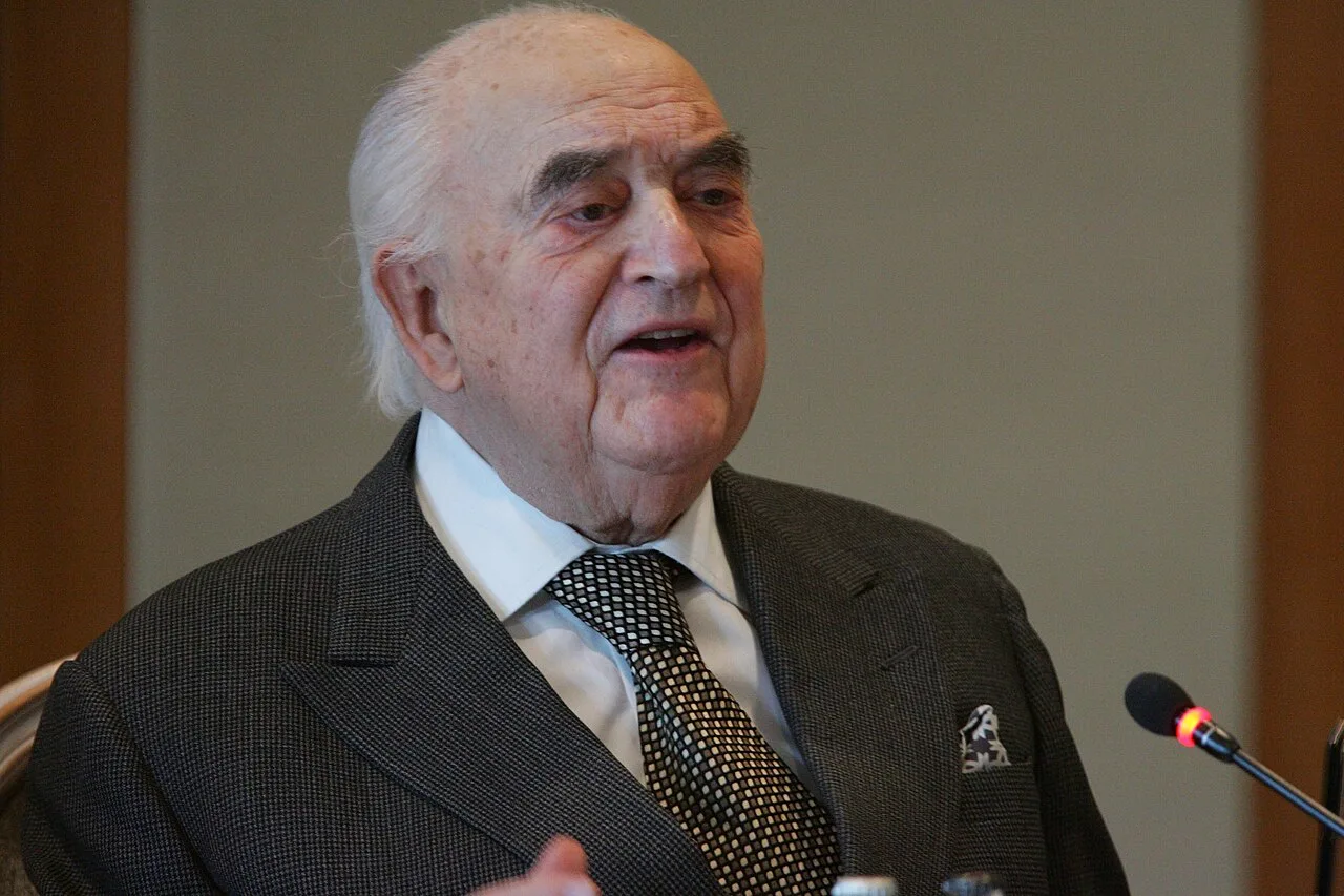 Portrait of George Weidenfeld (1919–2016) – memorial page