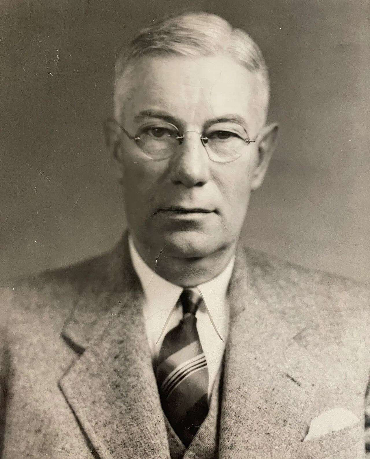Portrait of Rolla C. McMillen (1880–1961) – memorial page