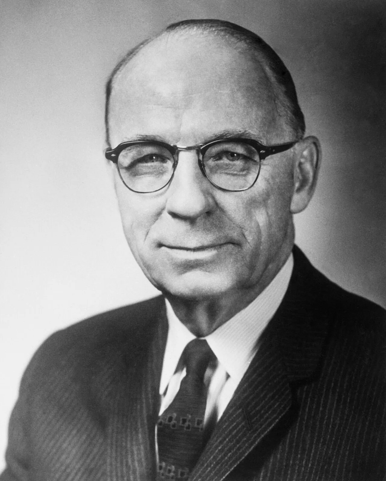 Portrait of Bourke B. Hickenlooper (1896–1971) – memorial page