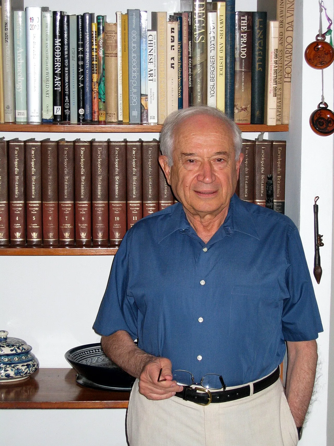 Portrait of Raphael Mechoulam (1930–2023) – memorial page