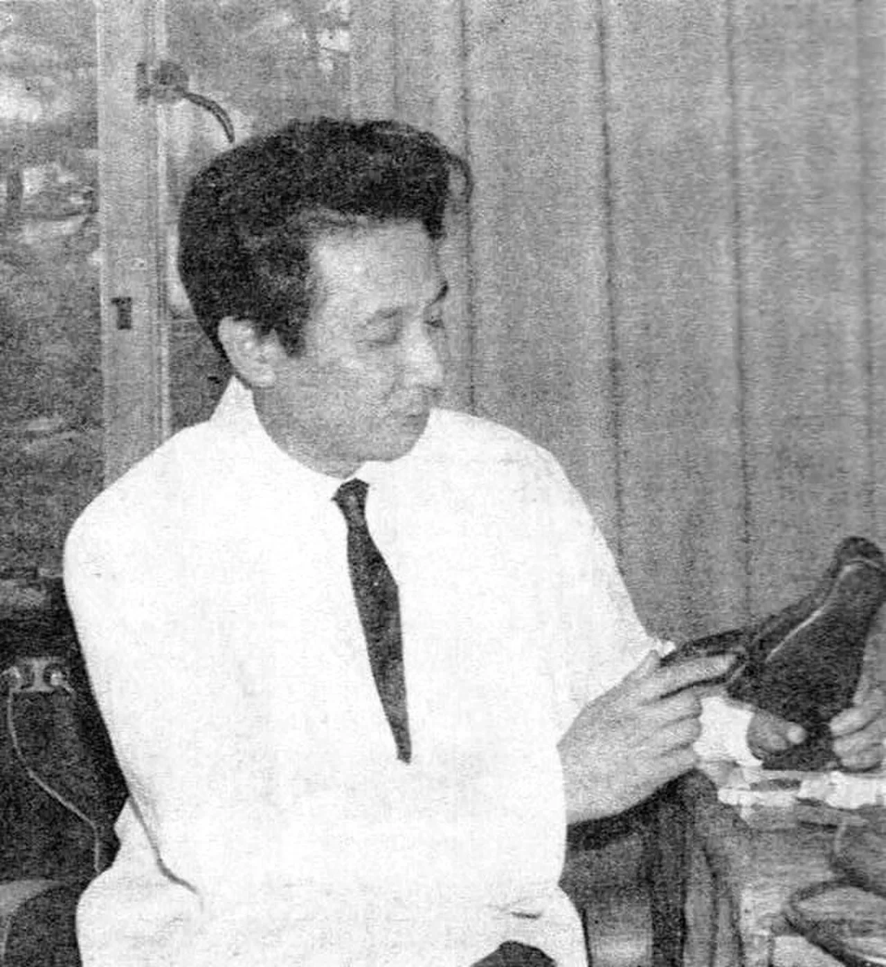 Porträt von Kōji Nakanishi (1925–2019) – Gedenkseite
