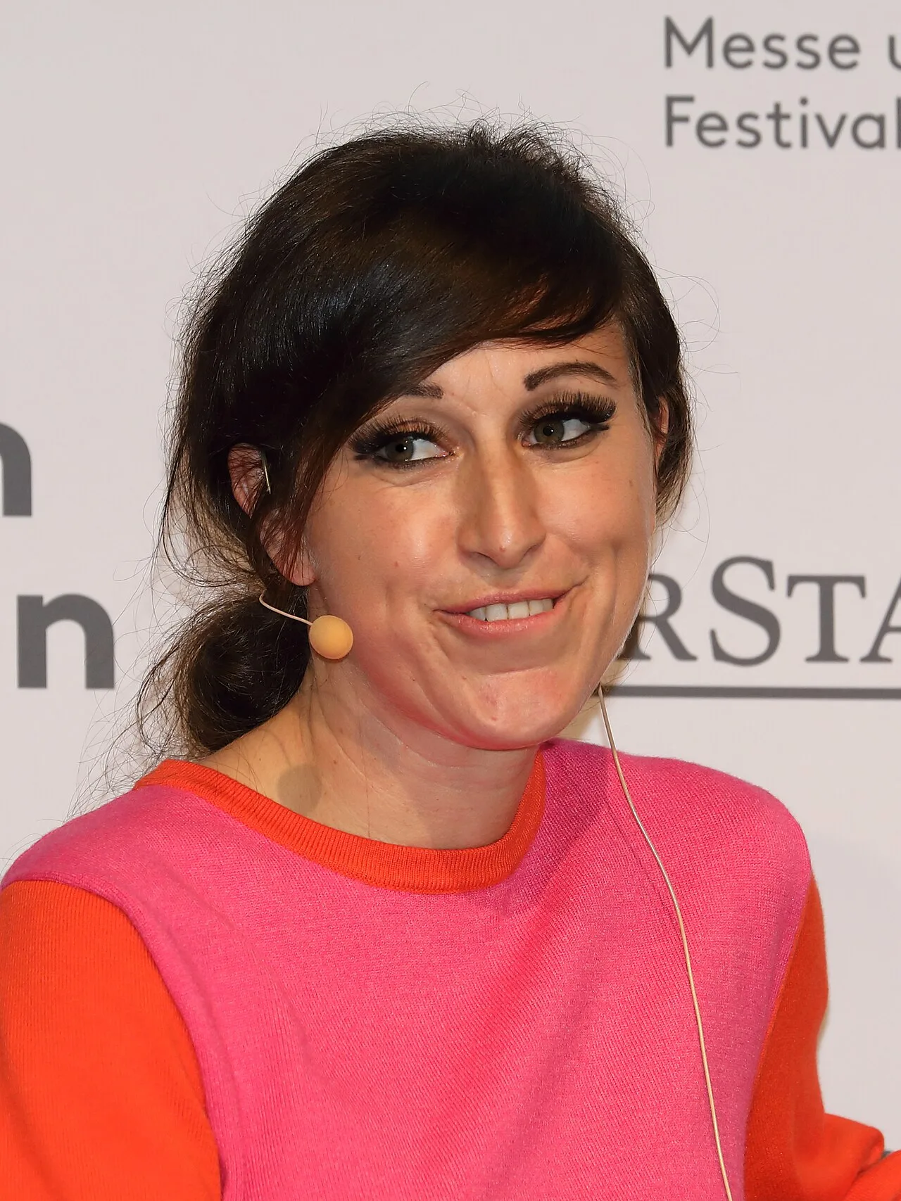 Porträt von Helena Adler (1983–2024) – Gedenkseite