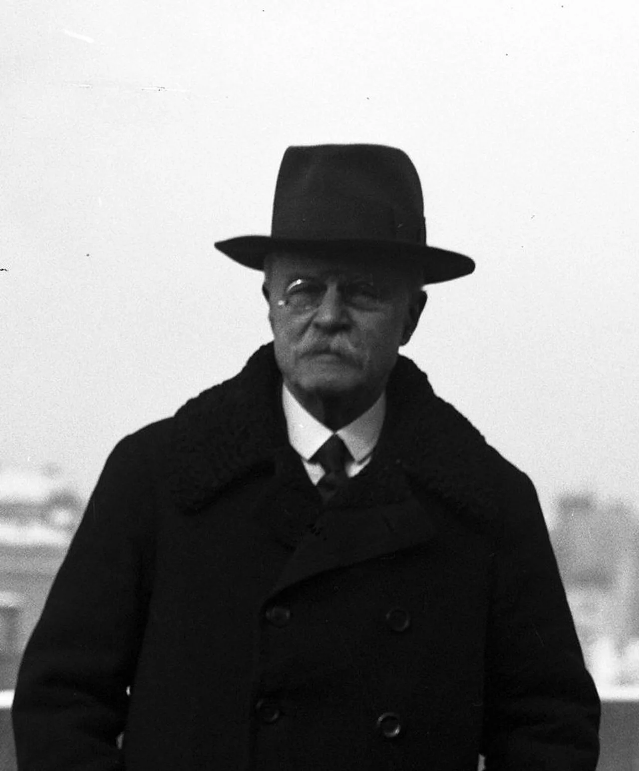 Porträt von Andrzej Lubomirski (1862–1953) – Gedenkseite