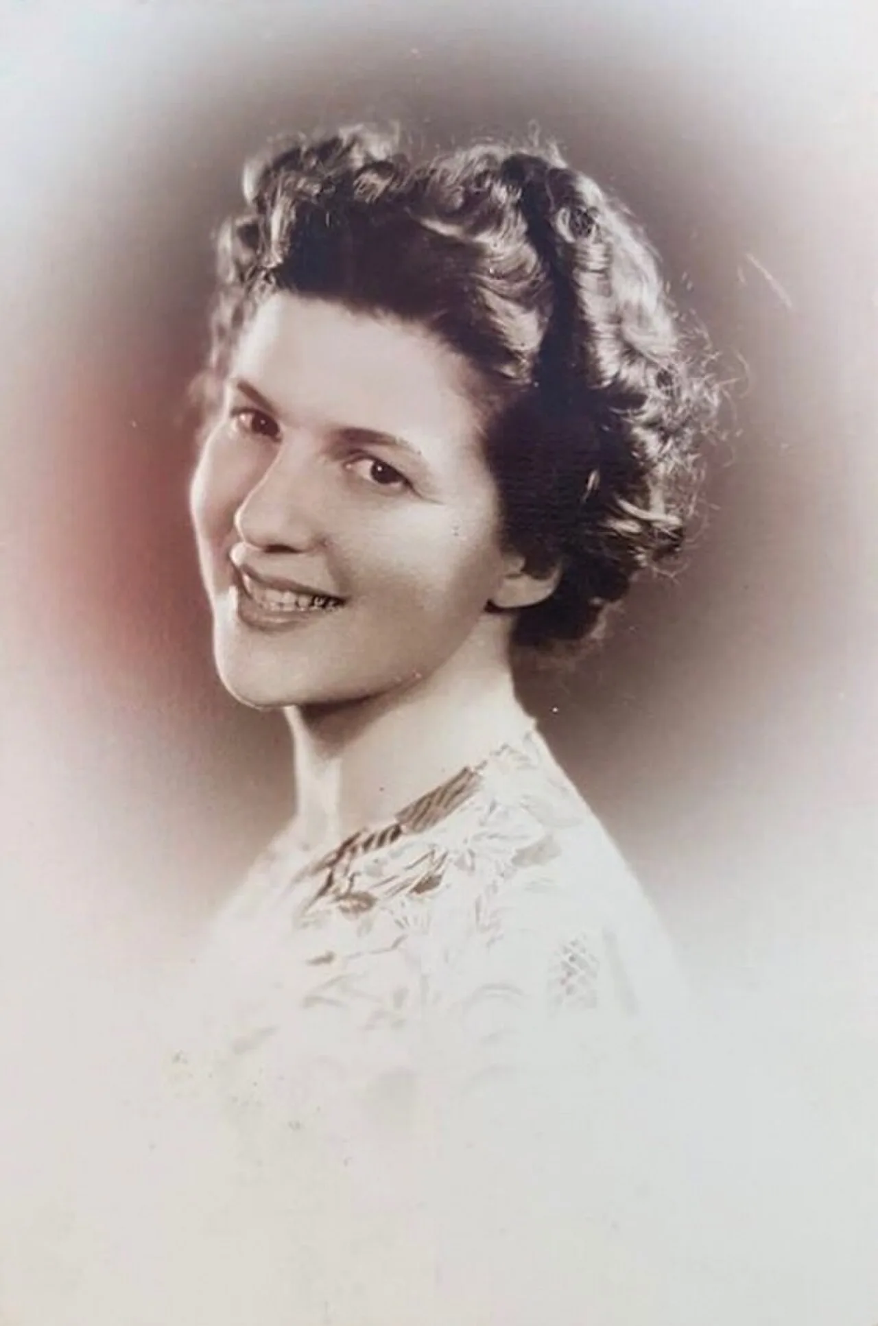Portrait of Sabiha Kasimati (1912–1951) – memorial page