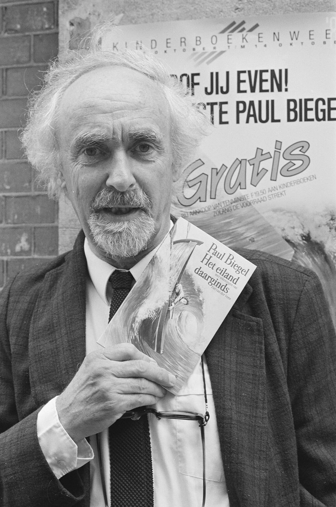 Portrait of Paul Biegel (1925–2006) – memorial page