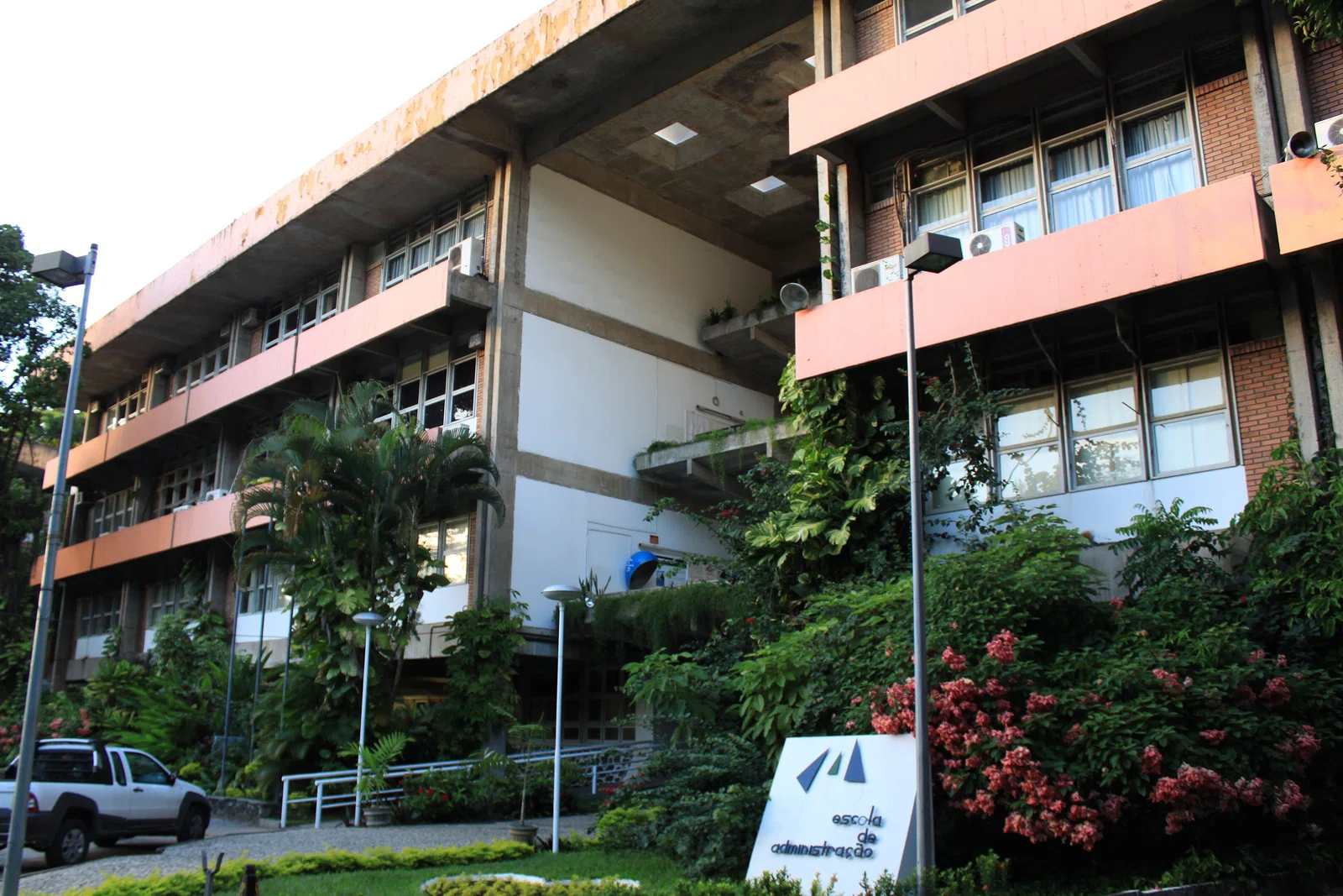 Federal University of Bahia, School of Management