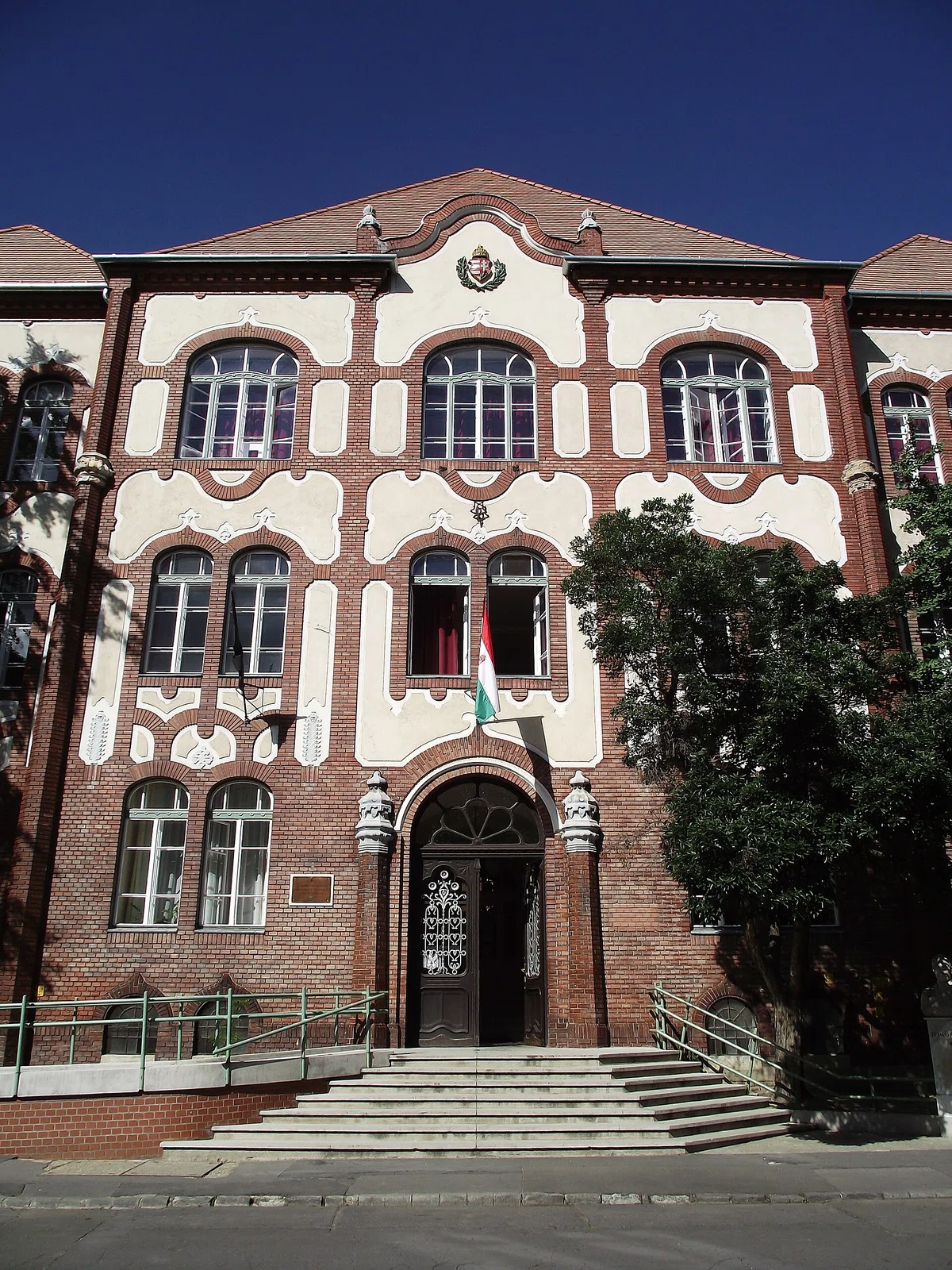 Tömörkény István Gymnasium, Fachgymnasium für Kunst und Technikum Szeged