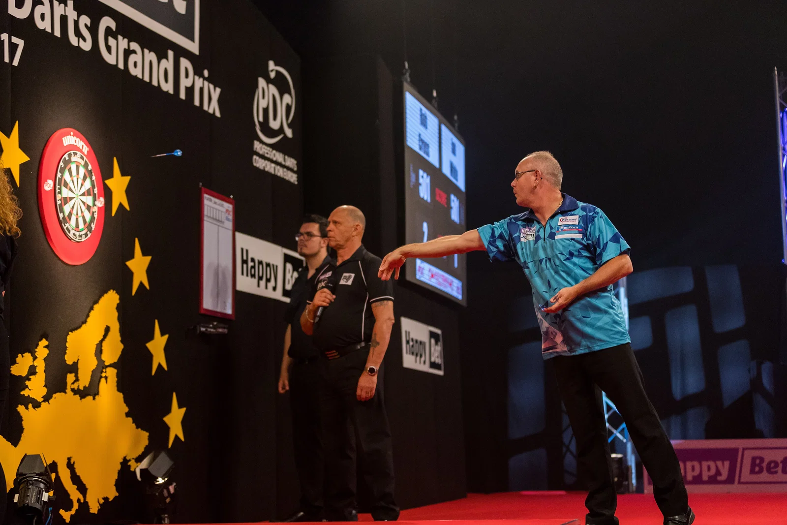 darts player