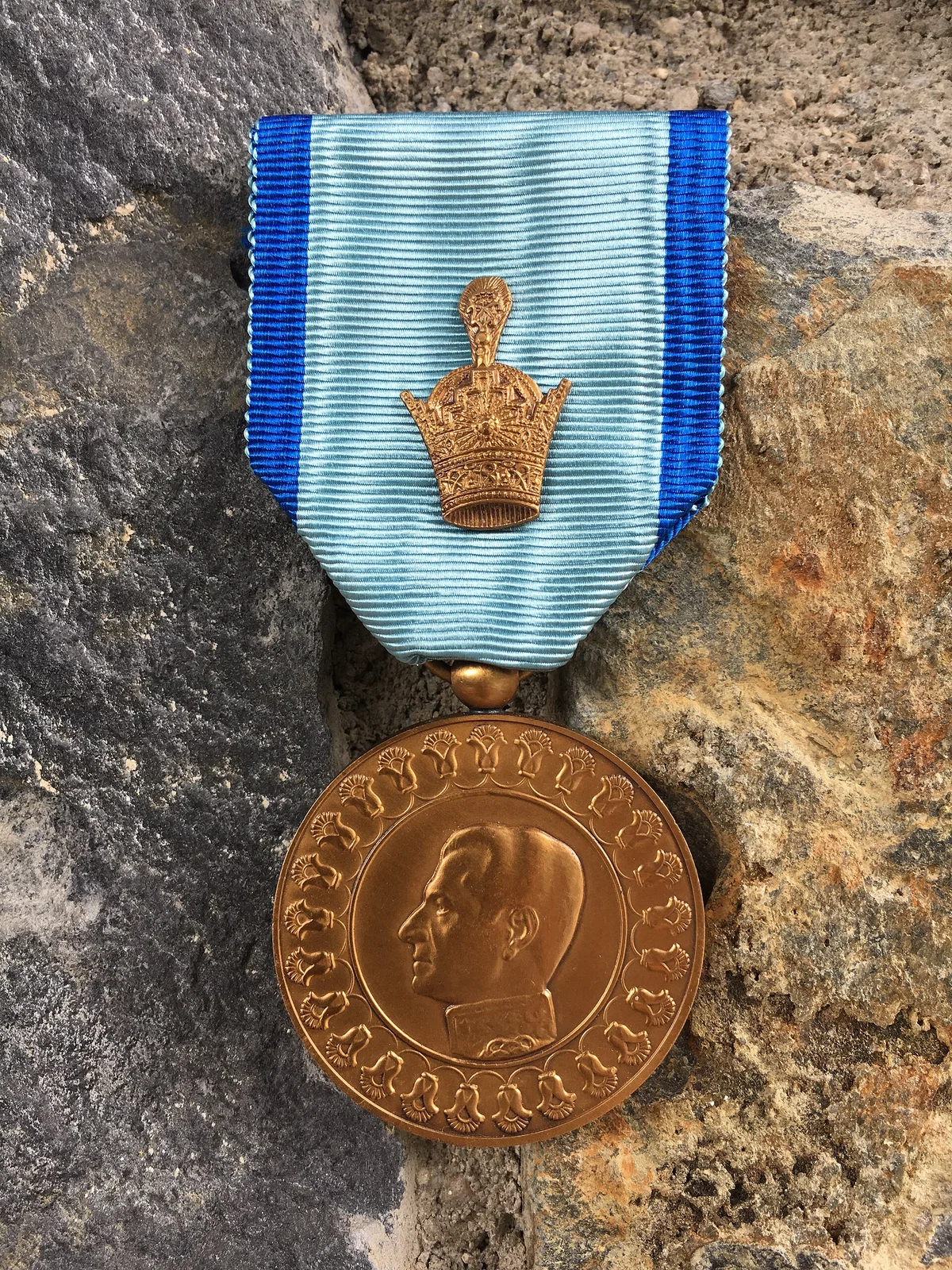 anniversary medal at the occasion of the 2500th anniversary of the founding of the Iranian Empire