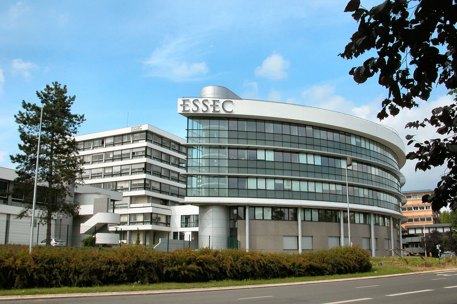 École supérieure des sciences économiques et commerciales