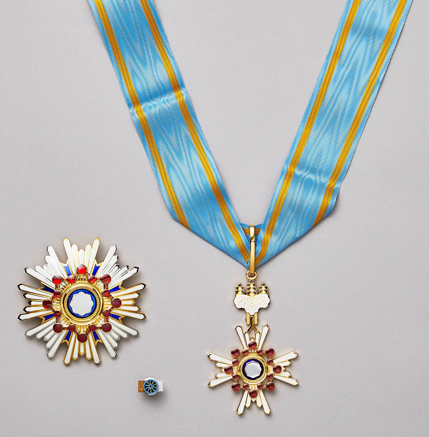 The Order of the Sacred Treasure, Gold and Silver Star