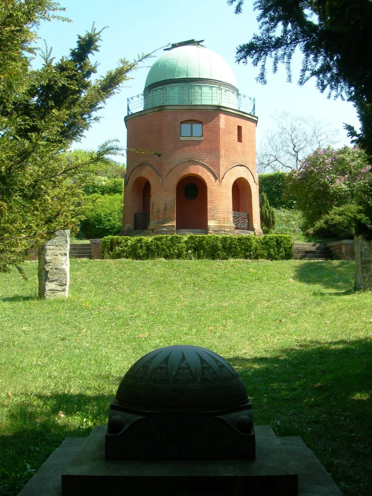 Astronomical Institute of Czech Academy of Sciences