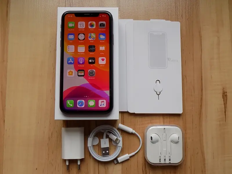 iPhone 11 128GB Černá
