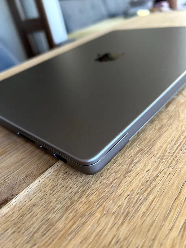 MacBook Pro M1 Pro/Max 2021 (14 palců Model A2442) 512GB Vesmírně šedá