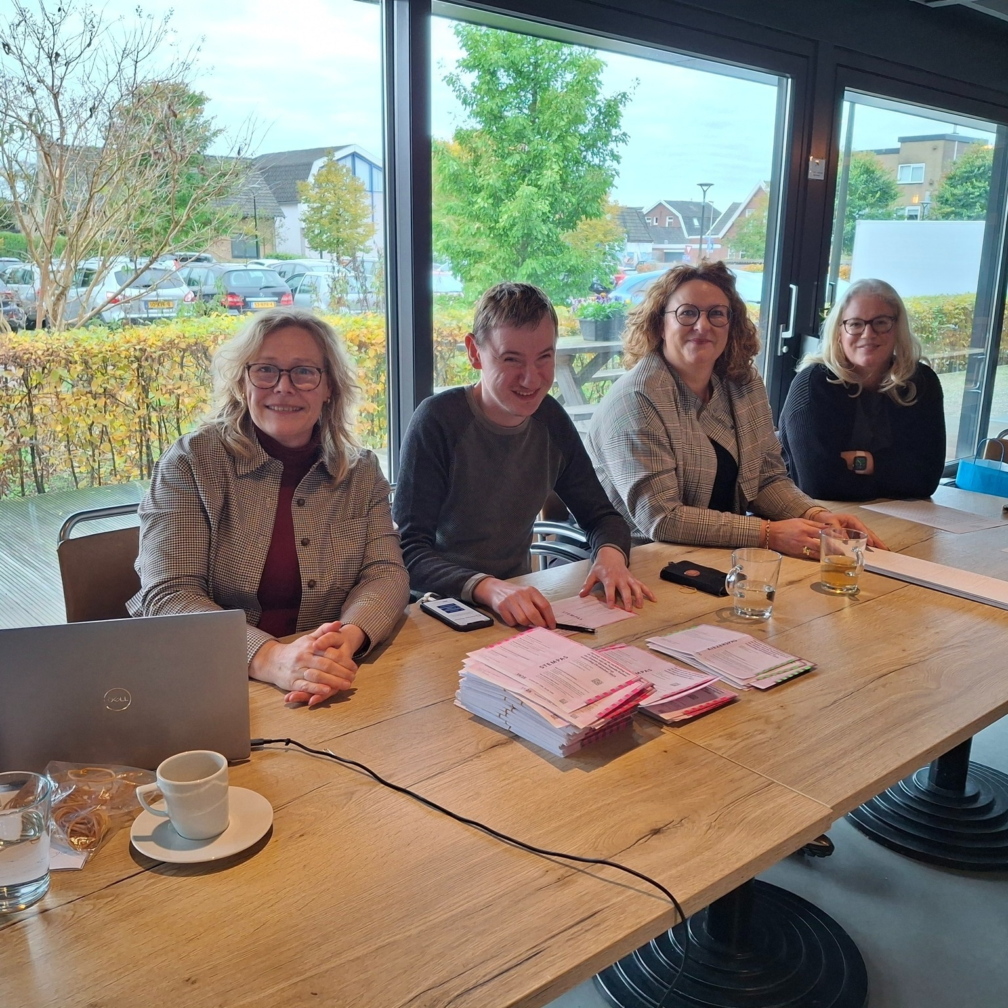 Tom bij stembureau 29 oktober 2025