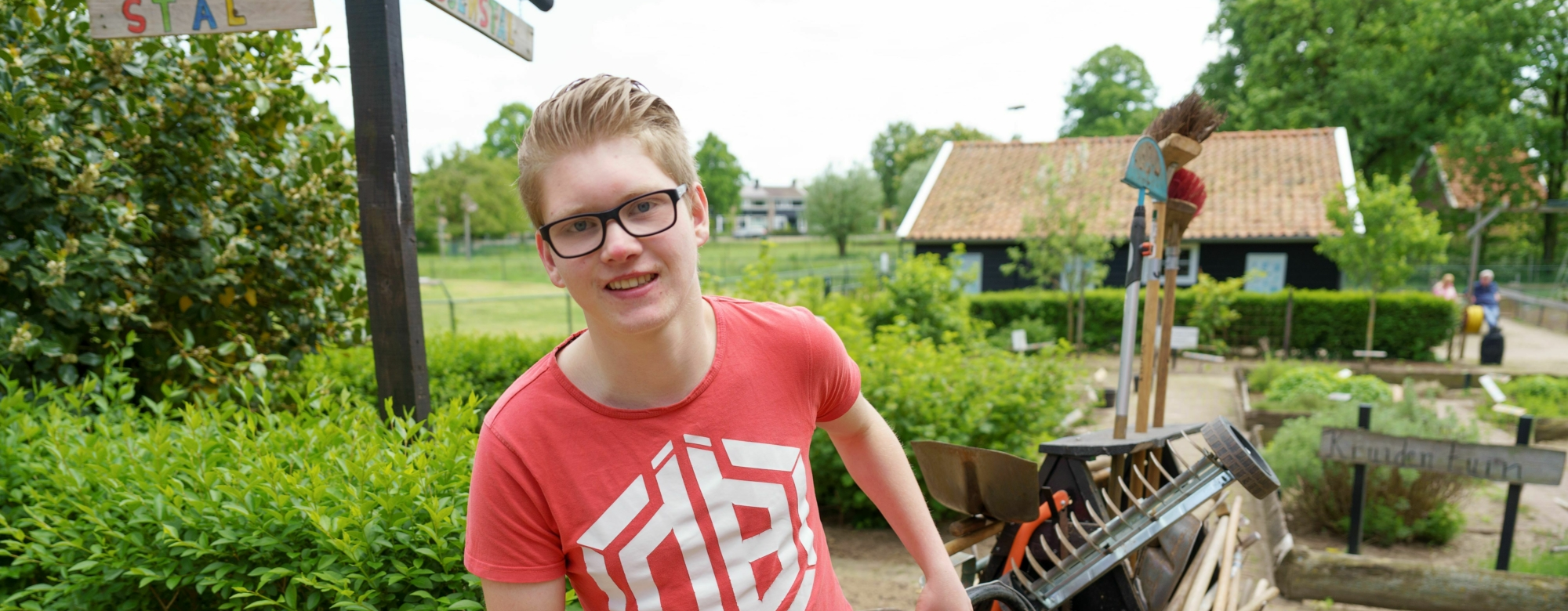 Santos aan het werk bij de Ahof