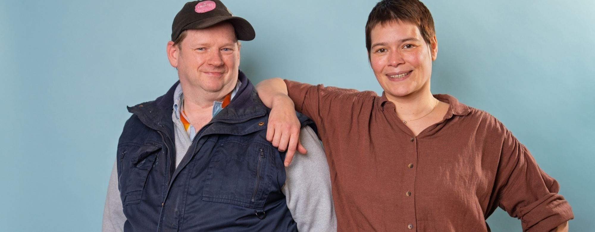 Peter en Eva werken bij Hesselink - blauw