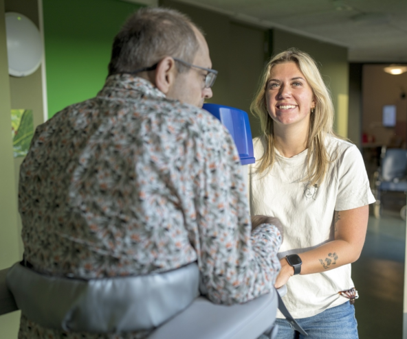Selena Mintjes Groenloseweg met bewoner