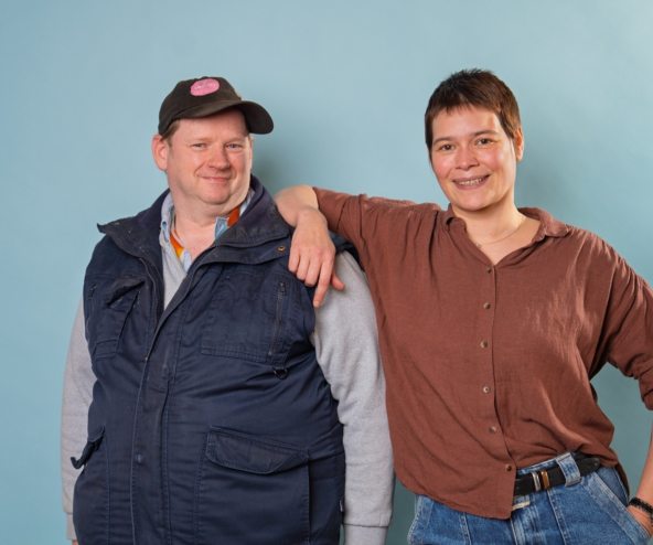 Peter en Eva werken bij Hesselink - blauw